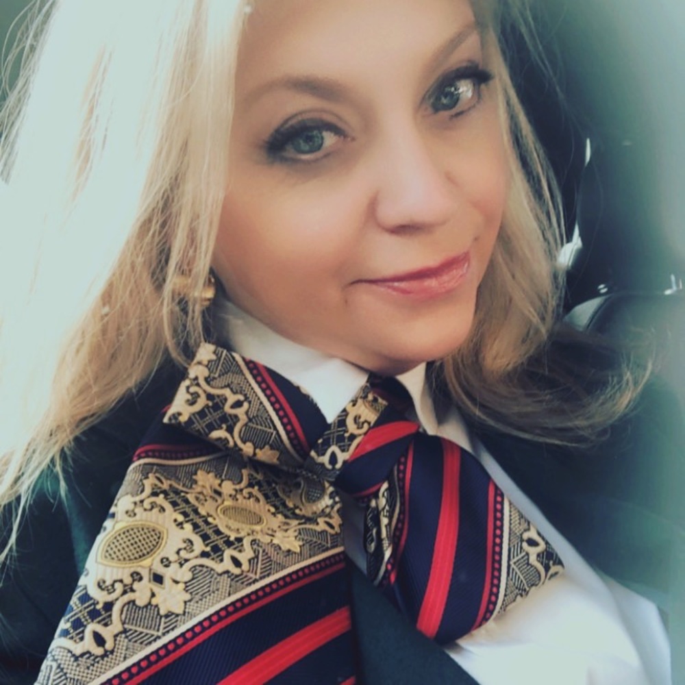 Cheryl Welcomes you to her closet! 💕